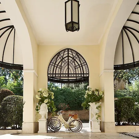 Aldrovandi Borghese 5* Rome