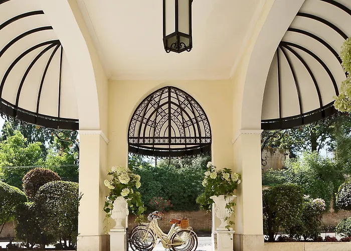 Aldrovandi Borghese Hotel